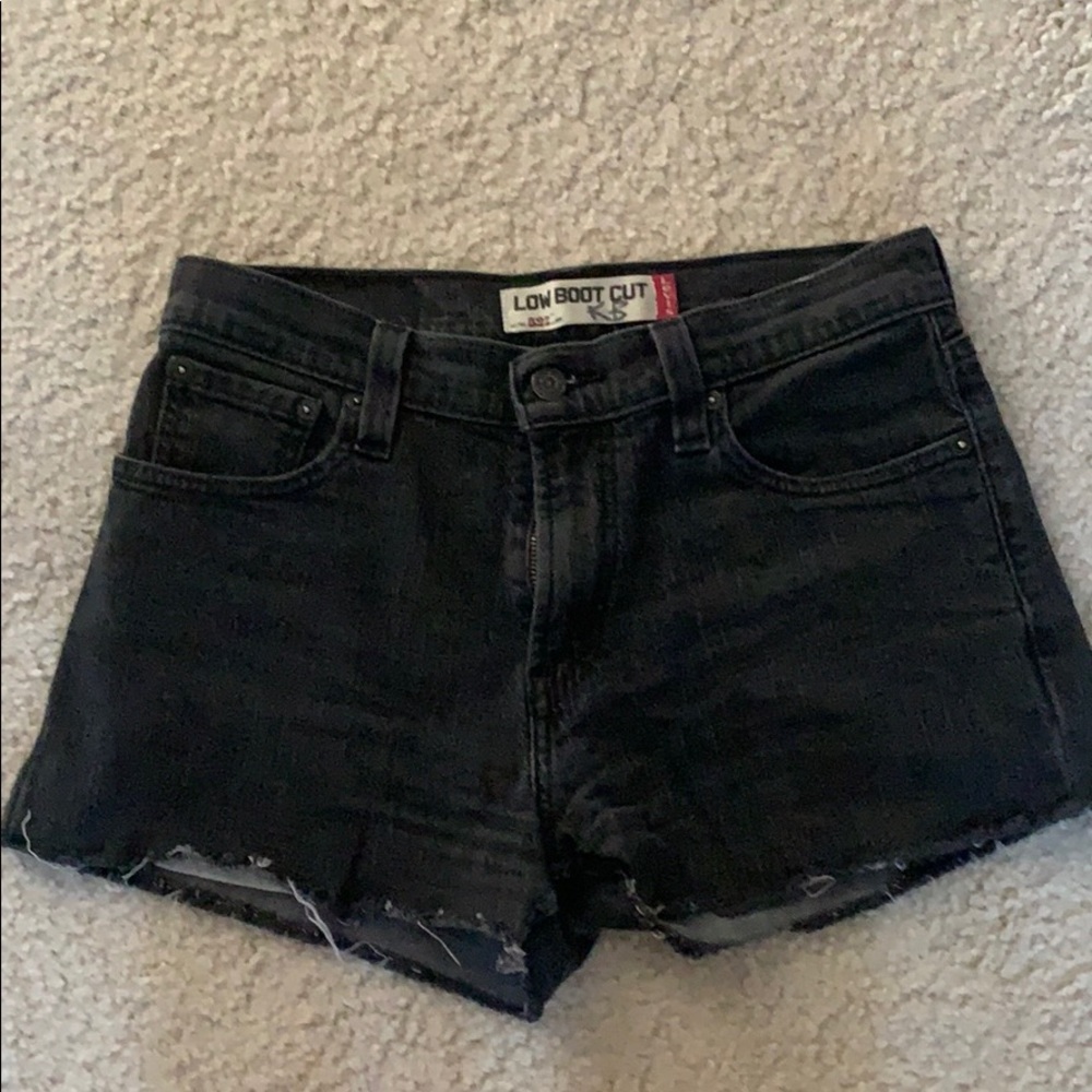 Adorable 527 Levi’s cutoff black shorts